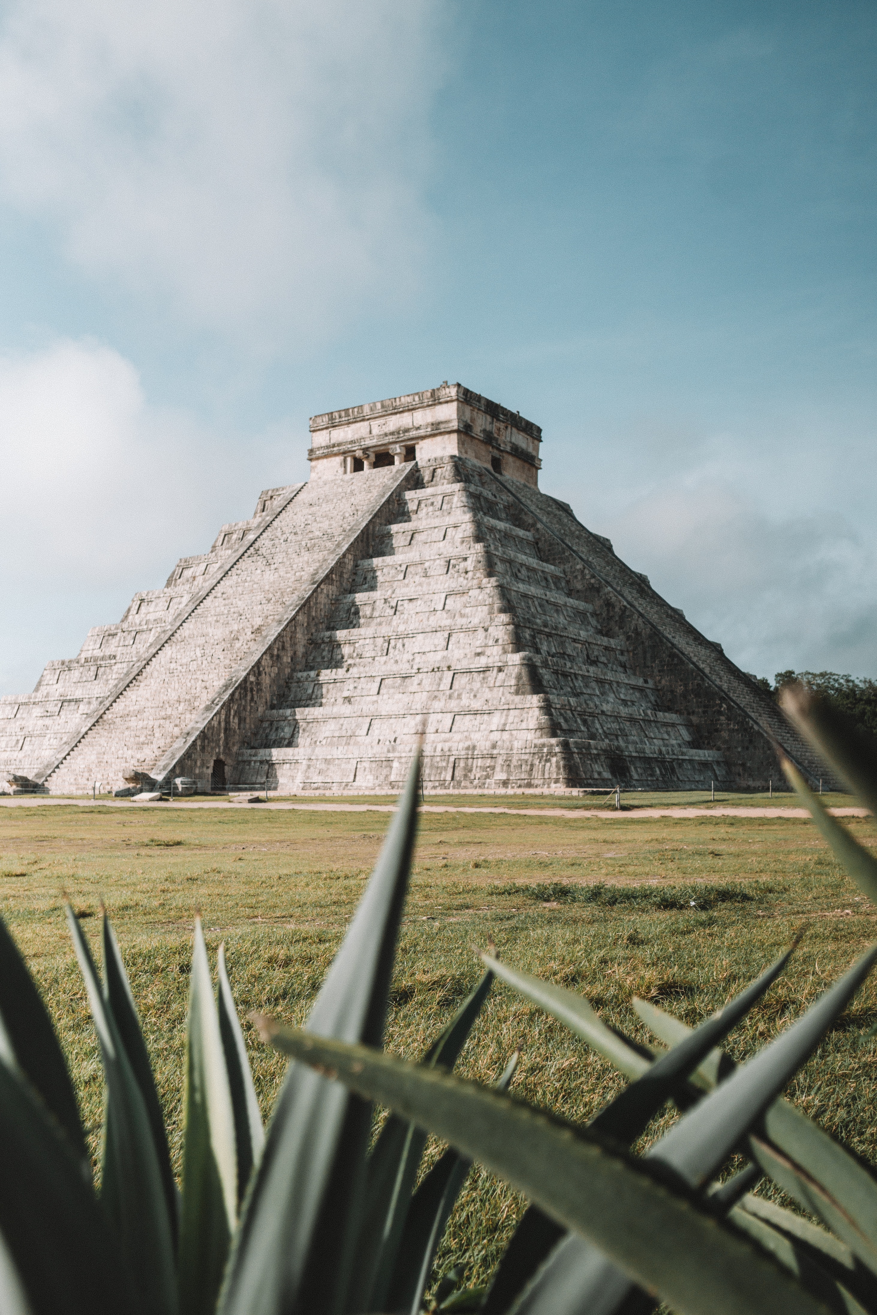 Chichén Itzá, Yucatan pyramid in Mexico.