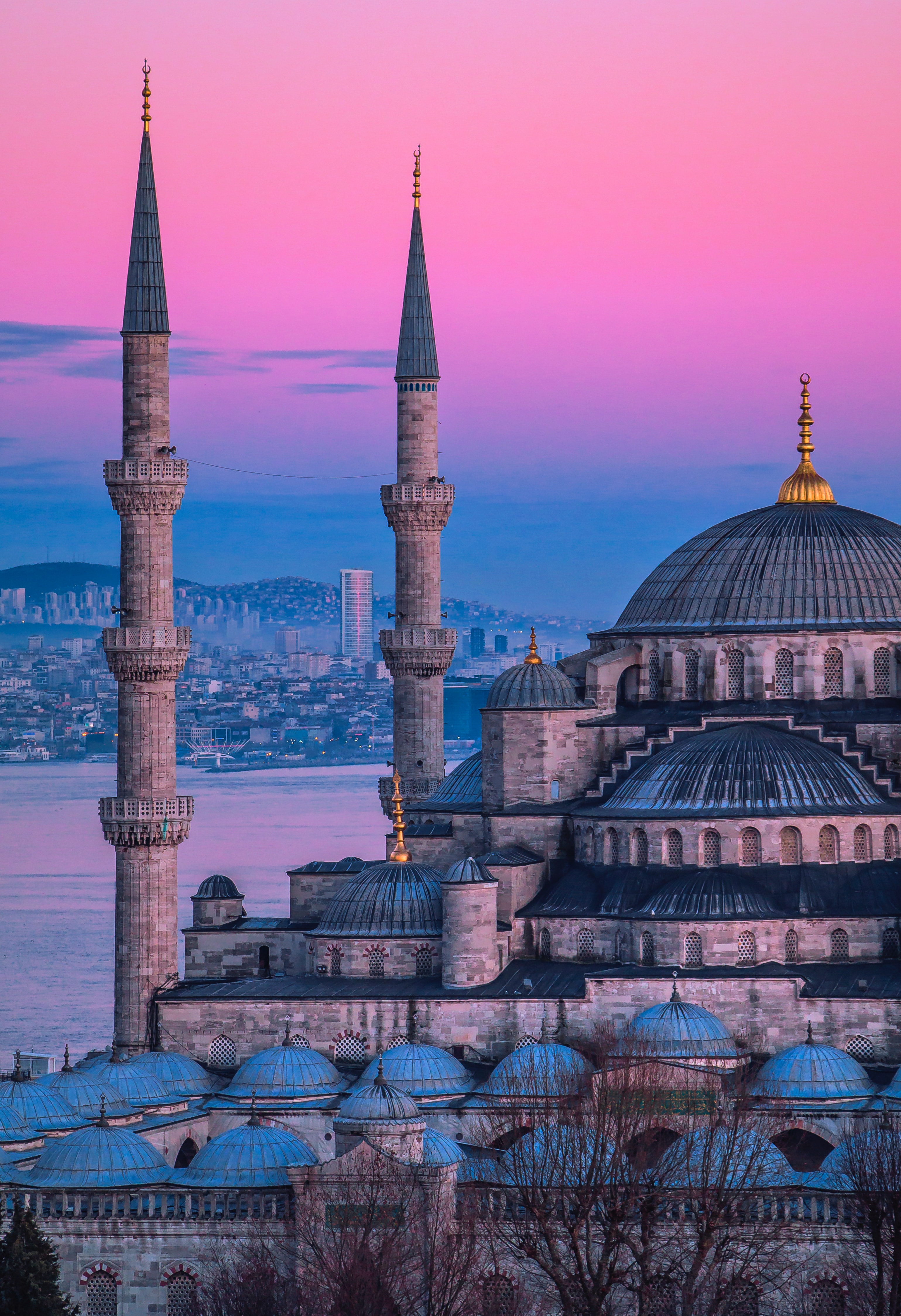Sultanahmet, Turkey skyline at sunset.
